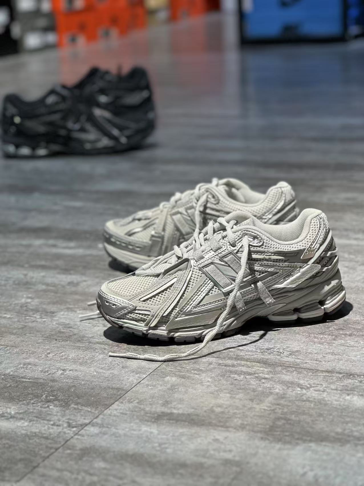 New Balance 1906A Concrete Silver Metallic