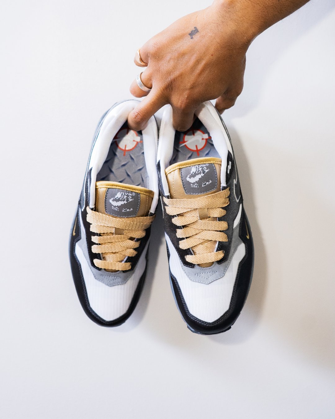 Nike Air Max 1 .SWOOSH Low Poly Big Head Mode