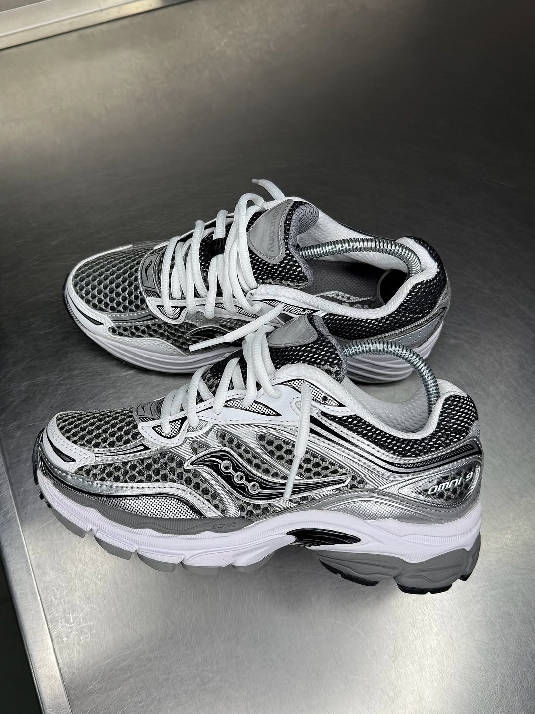 Saucony ProGrid Omni 9 Grey Silver Black