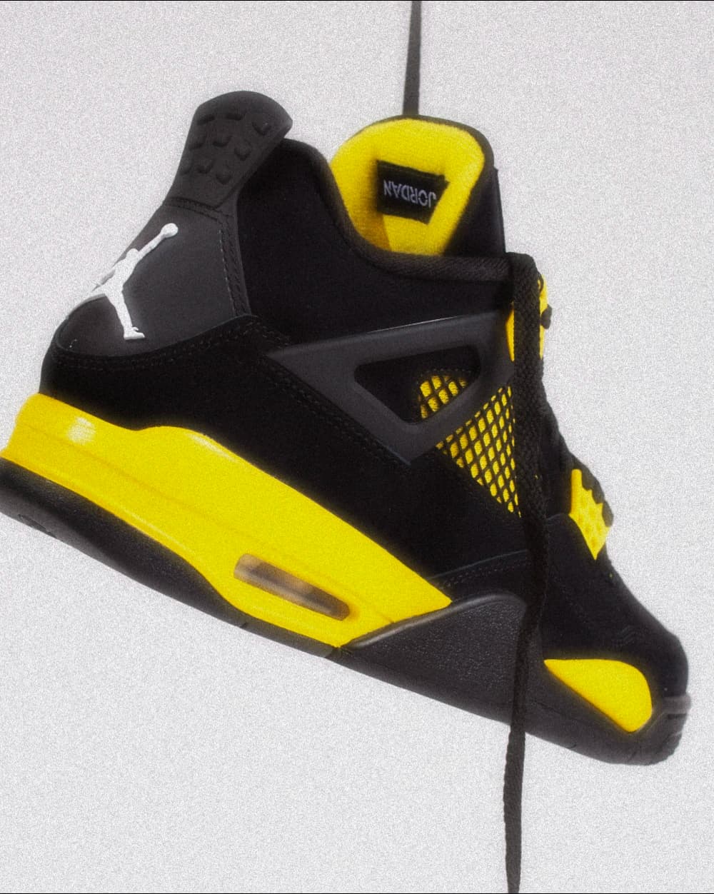 Air Jordan 4 Retro Thunder