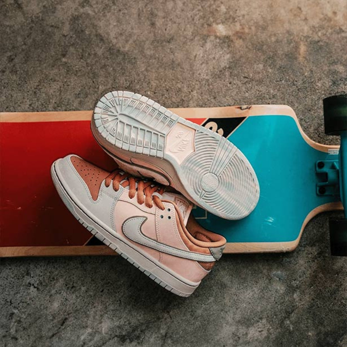 Nike SB Dunk Low Trocadéro Gardens