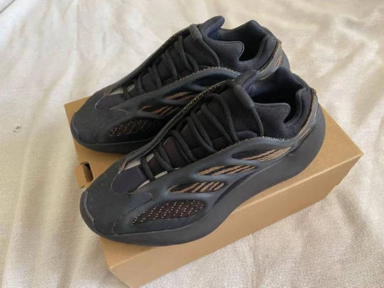 Adidas Yeezy Boost 700 V3 Clay Brown