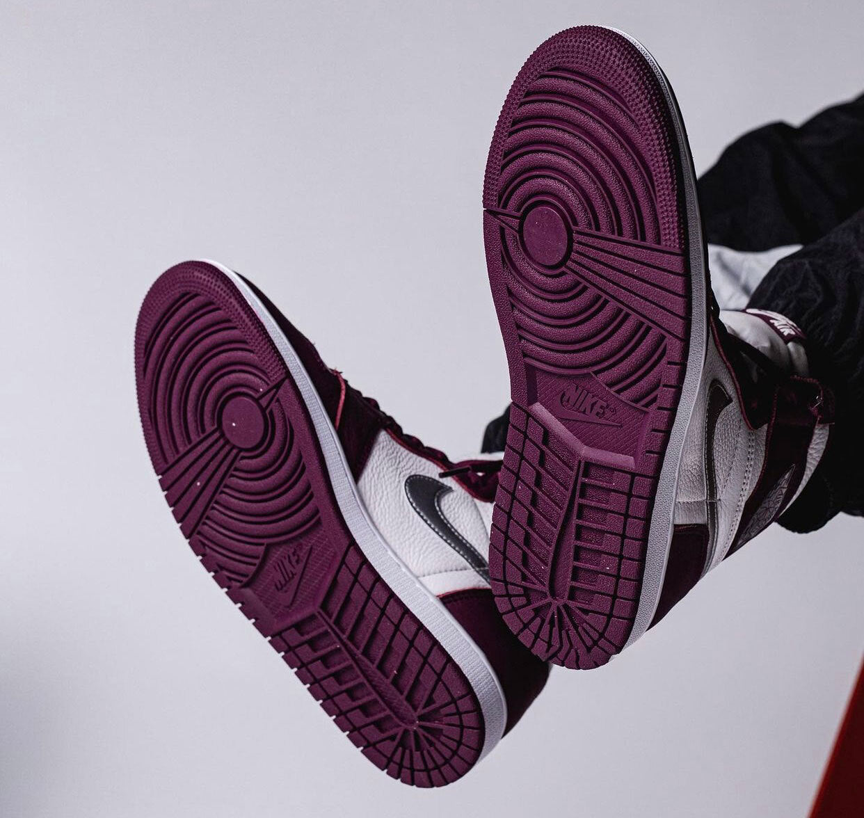Air Jordan 1 Retro High OG Bordeaux
