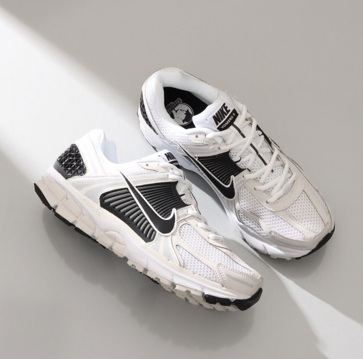 Nike Zoom Vomero 5 White Black
