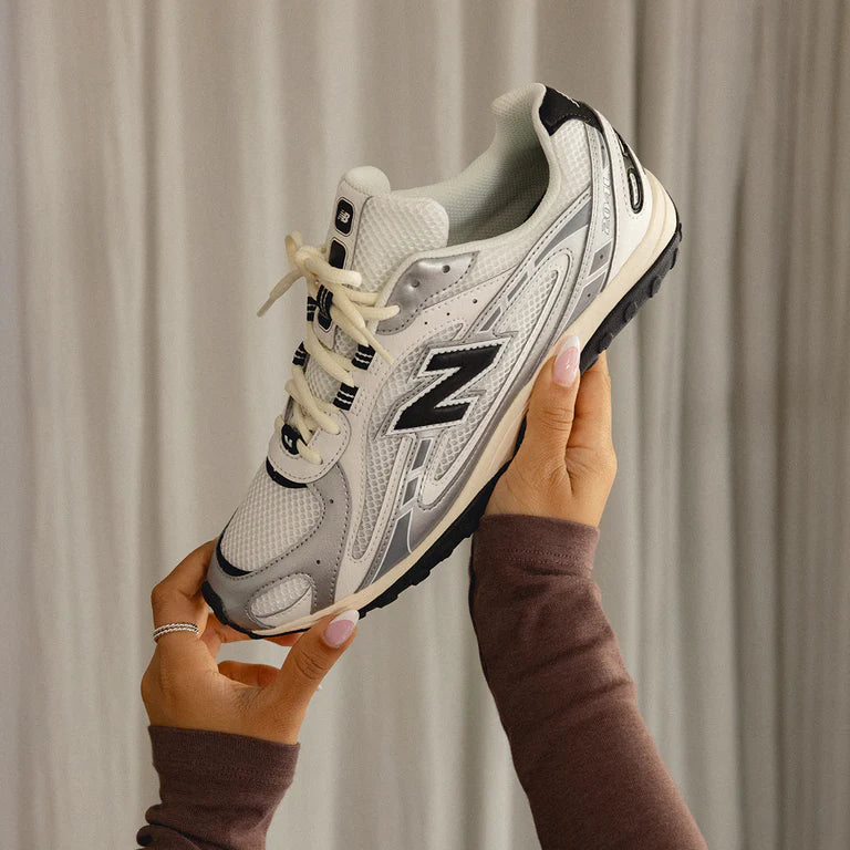 New Balance 204L Silver Metallic Black