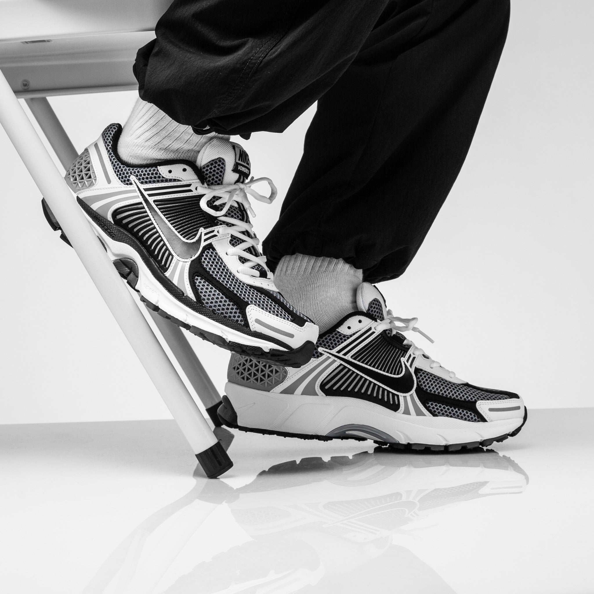 Nike Zoom Vomero 5 SE SP Dark Grey Black White