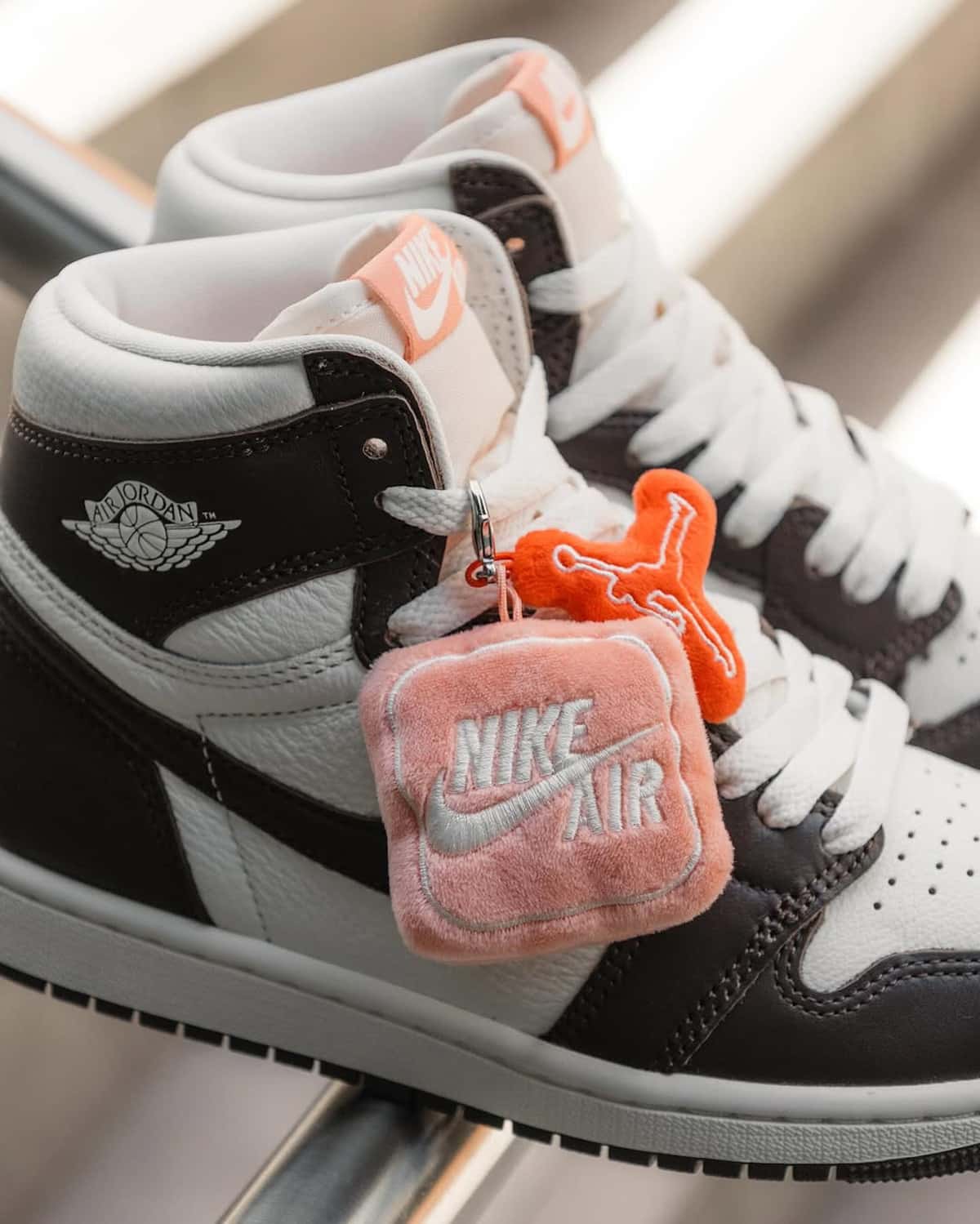Air Jordan 1 Retro High OG Light Madder Root