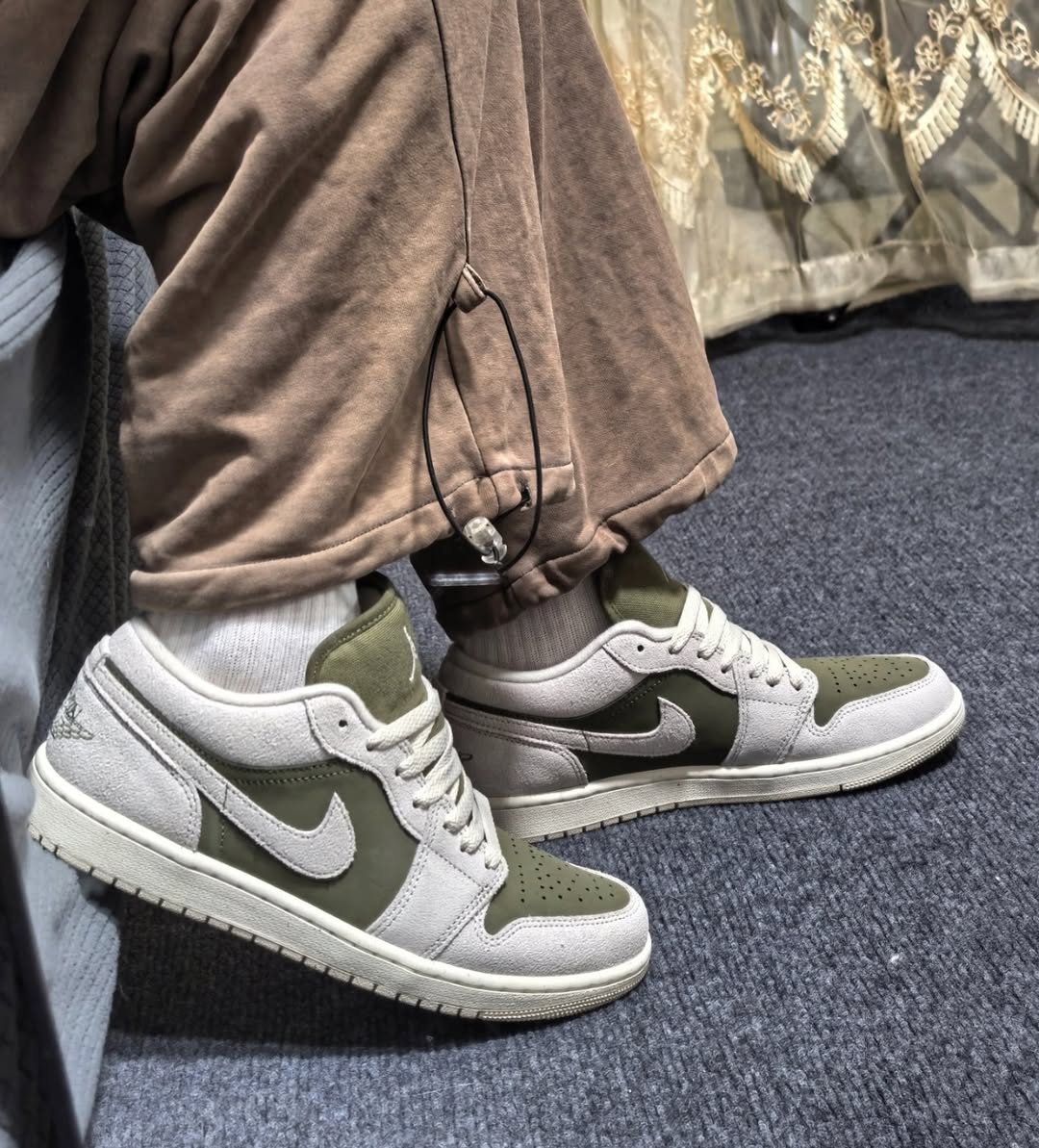 Air Jordan 1 Low SE Medium Olive Sail