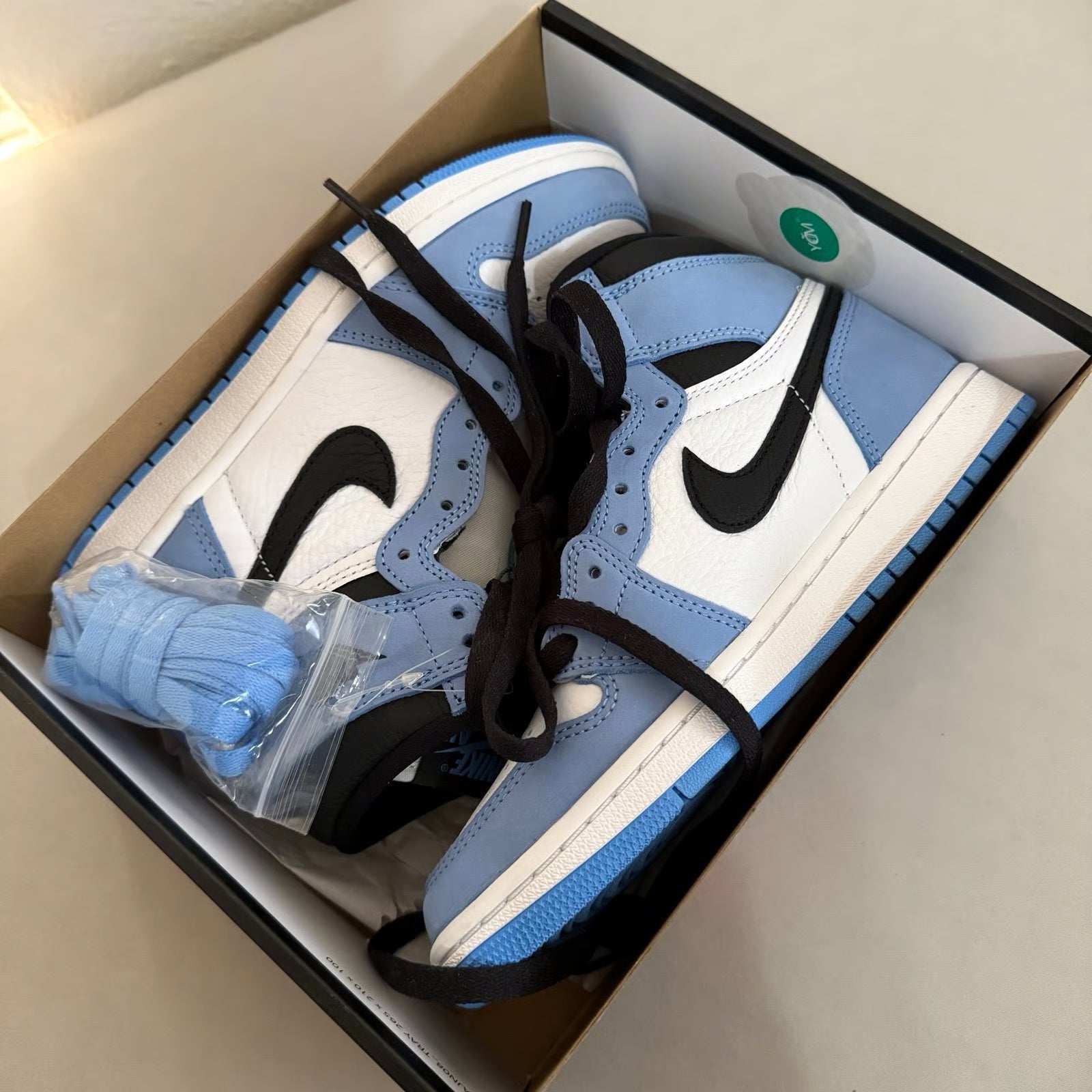 Air Jordan 1 Retro High OG University Blue