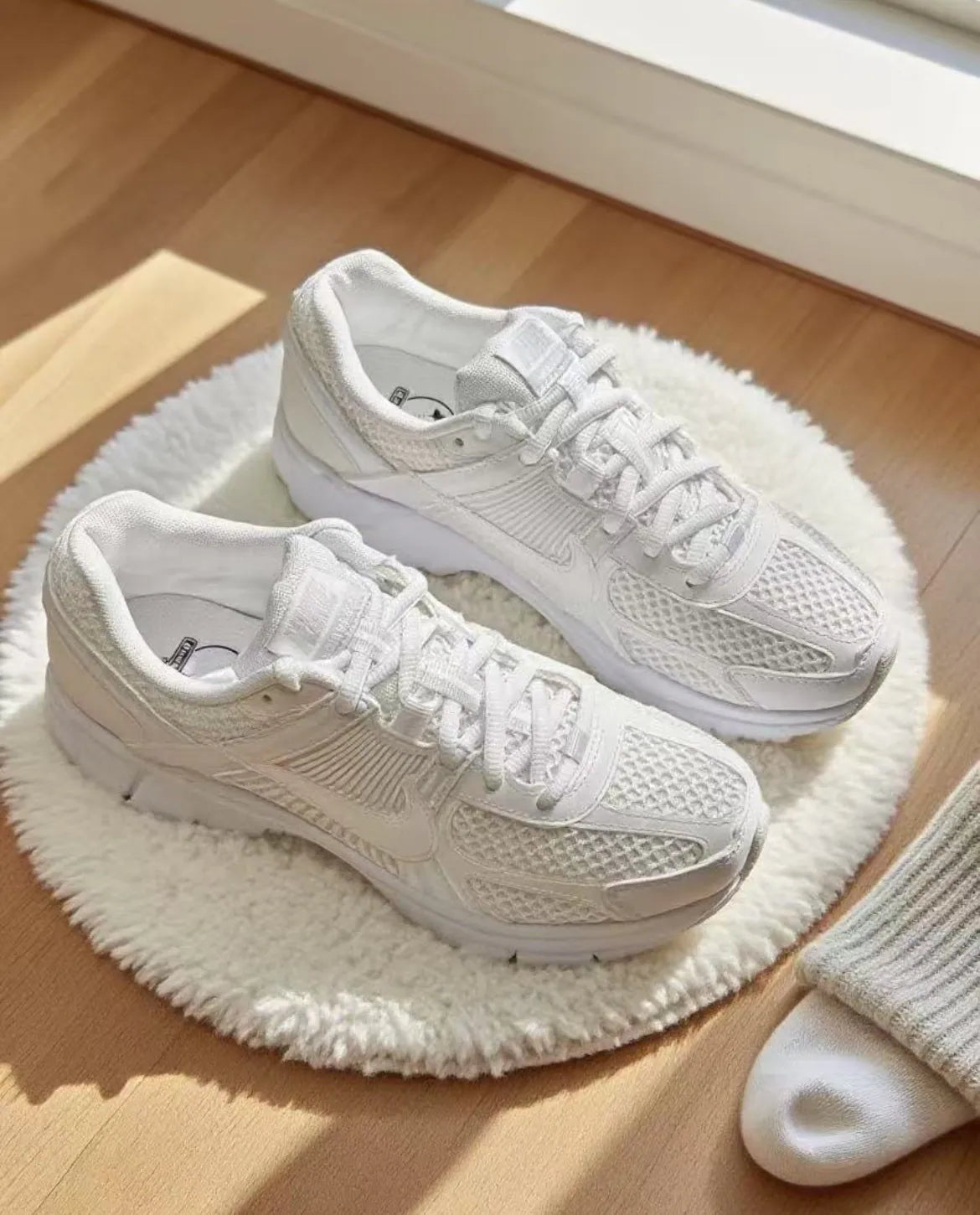 Nike Zoom Vomero 5 Triple White (W)